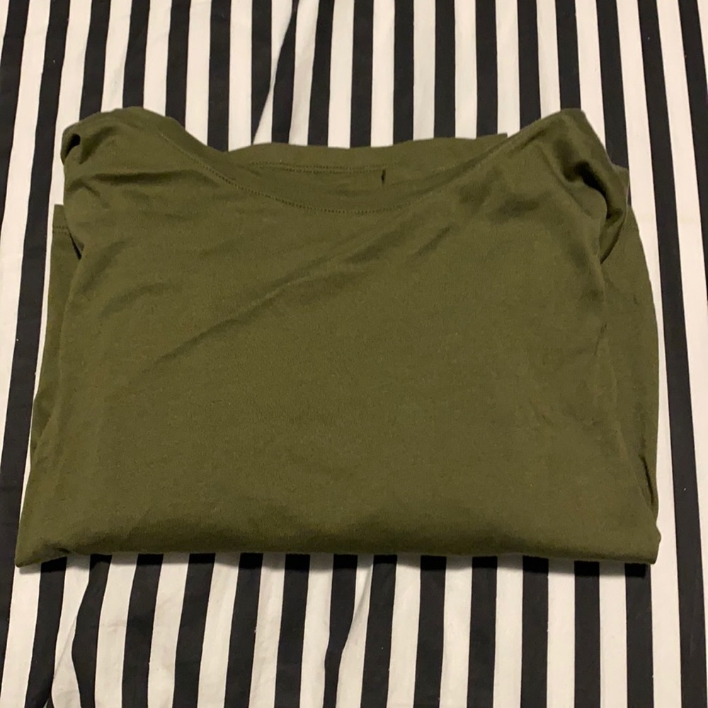 🤠OLD NAVY🤠 CROP TEE